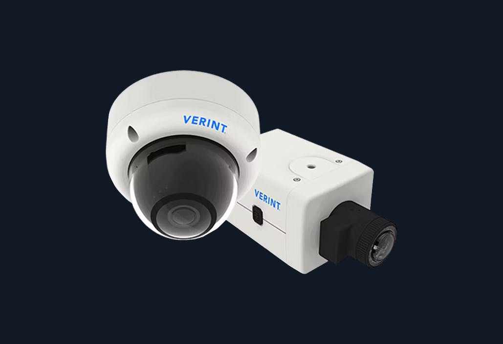 Qiz bir necha marta silkitib qoyadi