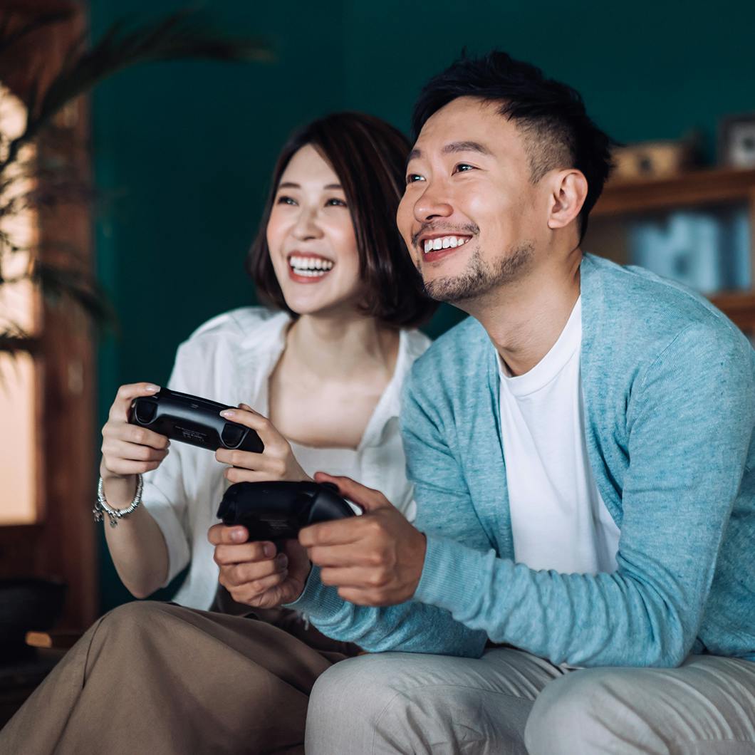 couple gaming smiling