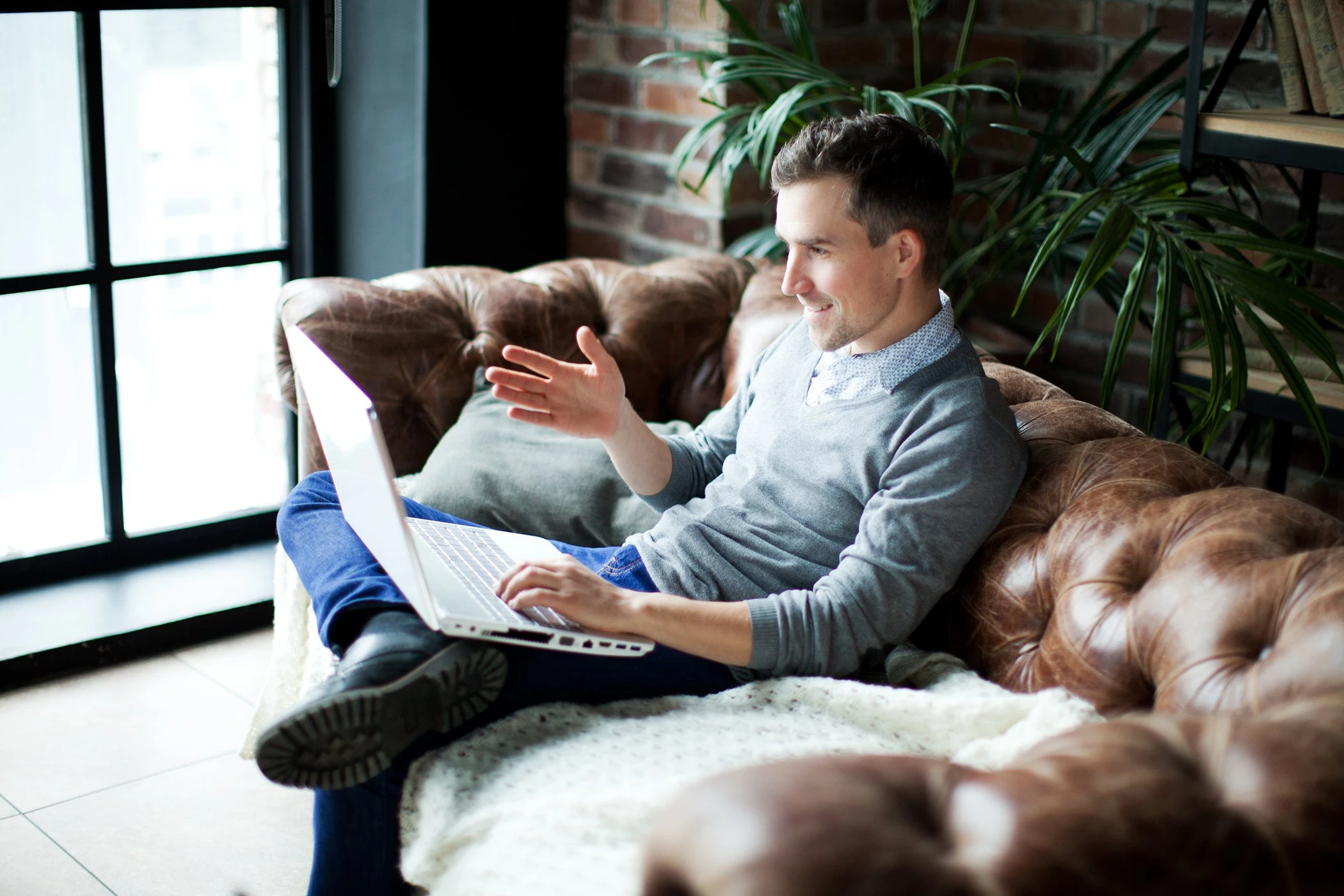 Verint Communications Analytics and AI Insights in Verint Cloud for financial services compliance
